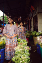 Load image into Gallery viewer, the CHILLI maxi - light grey with orange floral
