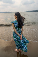 Load image into Gallery viewer, the CILANTRO midi - blue &amp; green floral
