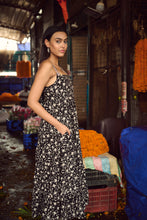 Load image into Gallery viewer, the SENF maxi - black floral
