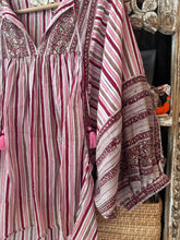 Load image into Gallery viewer, the MINT top - pink &amp; red stripes
