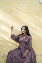 Load image into Gallery viewer, The NUTMEG midi - Charcoal grey w/ Fuschia floral
