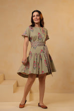 Load image into Gallery viewer, The CHIVES dress - pea green buta
