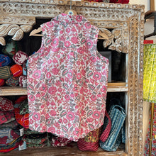 Load image into Gallery viewer, the BASIC sleeveless shirt - white pink floral
