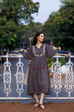 Load image into Gallery viewer, The NUTMEG midi - black bagru
