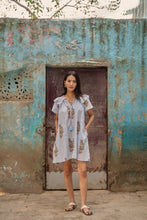 Load image into Gallery viewer, the MACE mini - blue stripes with buta
