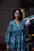 Load image into Gallery viewer, The WASABI midi - forest green w/ blue floral
