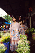 Load image into Gallery viewer, the CHILLI maxi - light grey with orange floral
