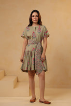 Load image into Gallery viewer, The CHIVES dress - pea green buta
