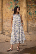 Load image into Gallery viewer, the KAFFIR midi - white with blue floral
