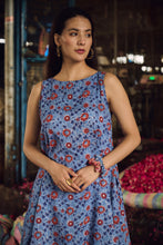 Load image into Gallery viewer, the KAFFIR midi - blue with red floral
