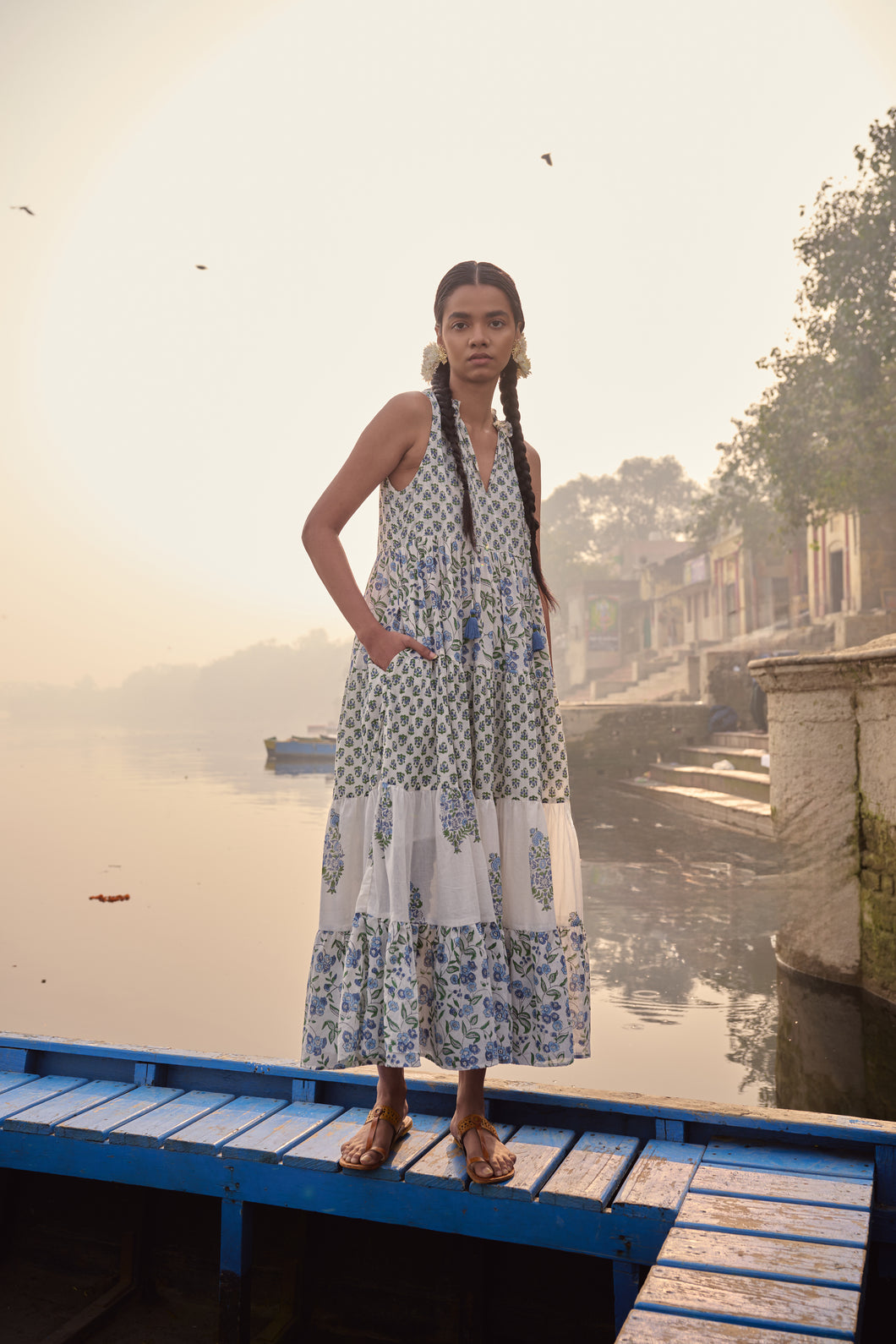 the BORAGE MAXI  - white and blue floral