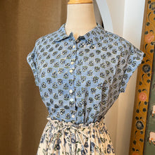 Load image into Gallery viewer, Sesame top - soft blue butis

