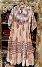Load image into Gallery viewer, the CHILLI midi - soft pink with buta
