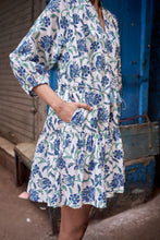 Load image into Gallery viewer, the SAFFRON mini - white and blue floral
