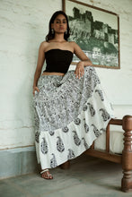 Load image into Gallery viewer, the CINNAMON skirt - white &amp; black floral
