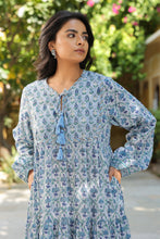 Load image into Gallery viewer, the Thyme maxi - greyish blue floral
