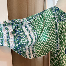 Load image into Gallery viewer, the MINT top - green w/ white butis
