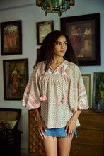 Load image into Gallery viewer, the MINT top - white with subtle pink buti
