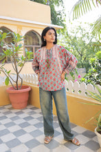 Load image into Gallery viewer, the MINT top - turquoise blue with pink butis
