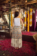 Load image into Gallery viewer, the CINNAMON skirt - White with orange floral
