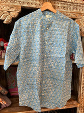 Load image into Gallery viewer, Men’s Mandarin collar shirt - soft blue
