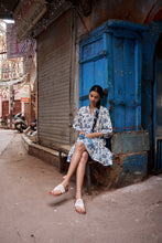 Load image into Gallery viewer, the SAFFRON mini - white and blue floral
