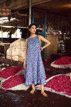 Load image into Gallery viewer, the KAFFIR midi - blue with red floral
