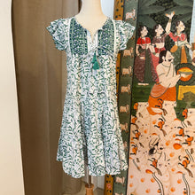 Load image into Gallery viewer, the CILANTRO mini - white w/ green floral
