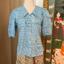 Load image into Gallery viewer, the LEMON top - sky blue w/ green butis

