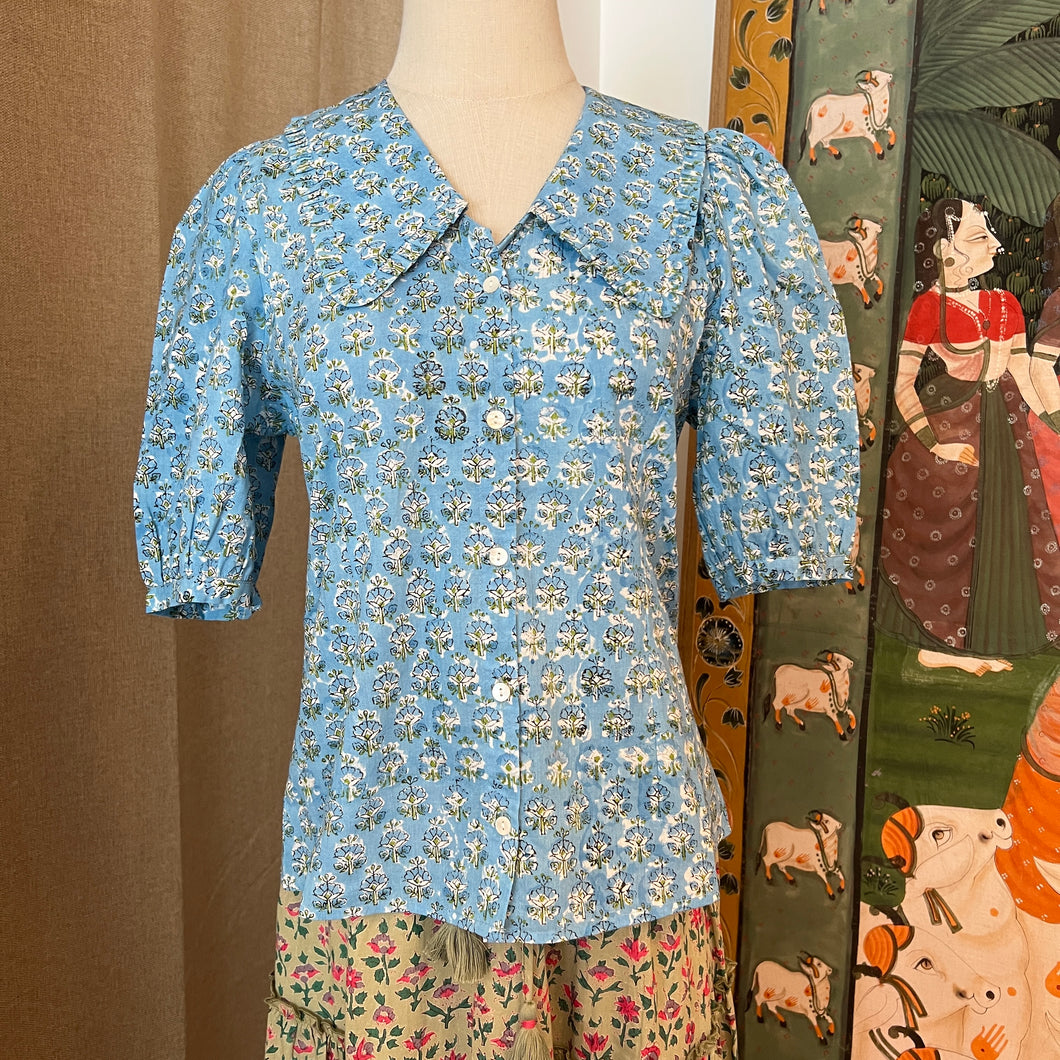 the LEMON top - sky blue w/ green butis