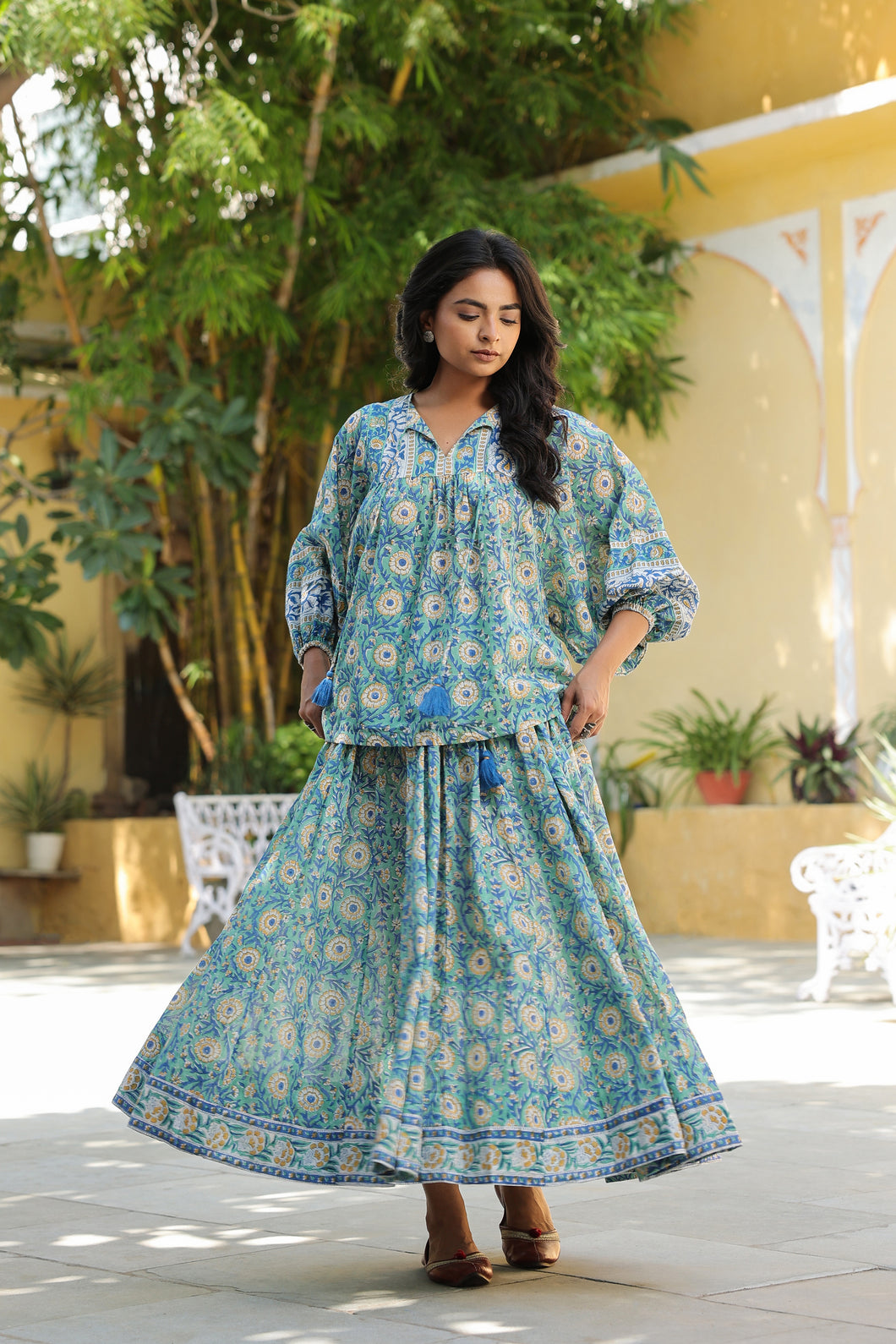 the Panelled skirt with pockets - green floral