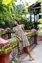 Load image into Gallery viewer, the CILANTRO mini - pea green w/ fuchsia pink floral
