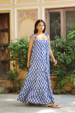 Load image into Gallery viewer, the SAGE Maxi - blue and white floral
