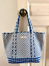 Load image into Gallery viewer, The mini summer tote - white &amp; blue buti
