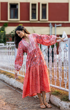 Load image into Gallery viewer, The WASABI midi -apricot w/ pink floral
