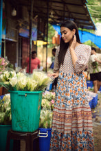 Load image into Gallery viewer, the CHILLI maxi - light grey with orange floral
