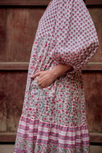 Load image into Gallery viewer, the CHILLI maxi - soft pink floral
