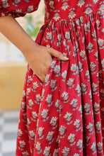 Load image into Gallery viewer, the ANISE midi - deep red with butis
