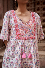 Load image into Gallery viewer, the CELERY top - white with buti block printed
