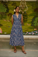 Load image into Gallery viewer, The CURRY dress - panelled wrap dress in indigo paisleys
