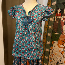 Load image into Gallery viewer, the DILL top - royal green w/ red butis
