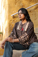 Load image into Gallery viewer, the MINT top - black bagru
