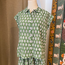 Load image into Gallery viewer, Sesame top - green butis

