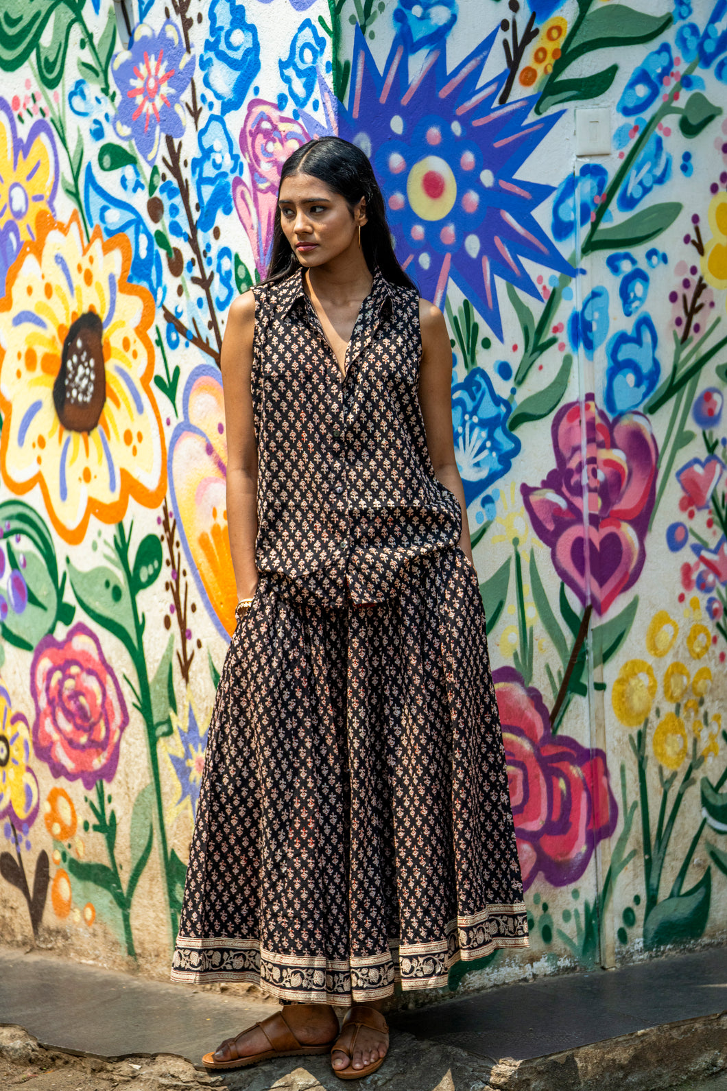 Panelled skirt with pockets - black bagru