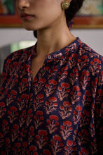 Load image into Gallery viewer, The CLOVE top - vintage navy with red butis
