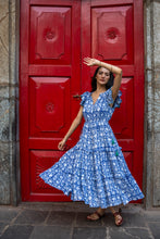 Load image into Gallery viewer, the CILANTRO midi - deep blue w/ white floral
