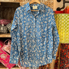 Load image into Gallery viewer, The BASIC shirt - ink blue floral
