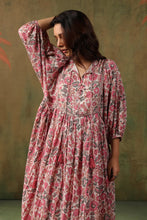 Load image into Gallery viewer, The NUTMEG midi - white &amp; pink floral
