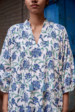 Load image into Gallery viewer, the SAFFRON mini - white and blue floral
