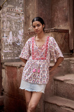 Load image into Gallery viewer, the CELERY top - white with buti block printed
